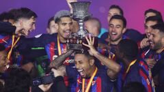 RIYADH, SAUDI ARABIA - JANUARY 15: Raphinha of FC Barcelona celebrates with the Super Copa de Espana trophy after the team's victory during the Super Copa de Espana Final match between Real Madrid and FC Barcelona at King Fahd International Stadium on January 15, 2023 in Riyadh, Saudi Arabia. (Photo by Yasser Bakhsh/Getty Images)