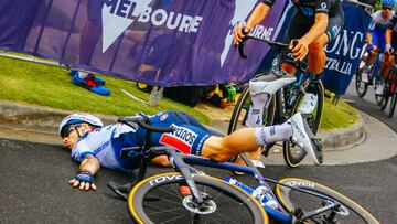 Marius Mayrhofer from Germany of Team DSM crashes with Mattia Cattaneo from Italy of Soudal Quick-Step (SOQ) at the 2023 Cadel Evans Great Ocean Road Race in Geelong on January 29, 2023. (Photo by CHRIS PUTNAM / AFP) / -- IMAGE RESTRICTED TO EDITORIAL USE - STRICTLY NO COMMERCIAL USE --