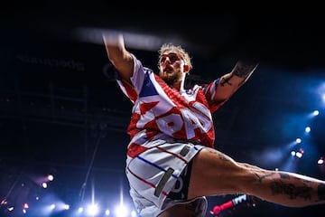 YouTube personality Jake Paul warms up before a fight against UFC welterweight champion Tyron Woodley at the Amalie Arena in Tampa, Florida, on December 18, 2021. (Photo by CHANDAN KHANNA / AFP)