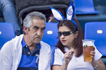 Así se vivió el partido entre cementeros y felinos. Checa las mejores imágenes de los aficionados de ambos equipos