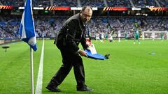 Las imágenes de los lanzamientos de objetos de los ultras del Anderlecht