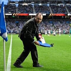 Las imágenes de los lanzamientos de objetos de los ultras del Anderlecht