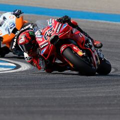 Bagnaia da una lección