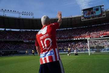 Ante más de 40 mil personas, Juan Fernando Quintero fue presentado en el estadio Metropolitano Roberto Meléndez como nuevo jugador de Junior de Barranquilla.