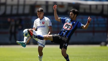 Futbol, Huachipato vs Universidad de Chile.
Fecha 29, campeonato Nacional 2022.
El jugador de Huachipato Jimmy Martinez, izquierda derecha centro, disputa el balon con Daniel Navarrete de Universidad de Chile durante el partido de primera division realizado en el estadio CAP de Talcahuano, Chile.
30/10/2022