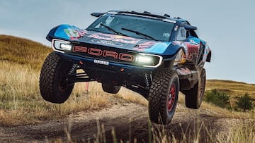 Nani Roma con el Ford Raptor que competirá en el Dakar, durante la Baja Hungría.