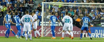 Isco scores a fantastic free-kick. (0-1)