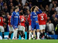 Soccer Football - Premier League - Chelsea v Manchester United - Stamford Bridge, London, Britain - April 18, 2026 Chelsea's Marc Cucurella and Alejandro Garnacho react after Manchester United's Matheus Cunha scores their first goal Action Images via Reuters/Peter Cziborra EDITORIAL USE ONLY. NO USE WITH UNAUTHORIZED AUDIO, VIDEO, DATA, FIXTURE LISTS, CLUB/LEAGUE LOGOS OR 'LIVE' SERVICES. ONLINE IN-MATCH USE LIMITED TO 120 IMAGES, NO VIDEO EMULATION. NO USE IN BETTING, GAMES OR SINGLE CLUB/LEAGUE/PLAYER PUBLICATIONS. PLEASE CONTACT YOUR ACCOUNT REPRESENTATIVE FOR FURTHER DETAILS..