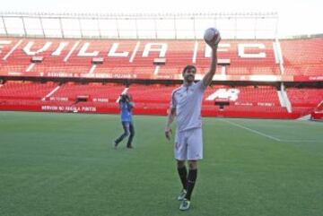 Fernando Llorente en su presentación con el Sevilla.