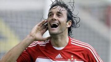 La 'Gazzetta dello Sport' publica en su web la intenci¨®n del t¨¦cnico del FC Barcelona, Pep Guardiola, de contar para el pr¨®ximo a?o con el italiano Luca Toni, con quien coincidi¨® en el Brescia y con quien mantiene una buena amistad.
