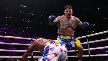 LOS ANGELES, CALIFORNIA - SEPTEMBER 04: Andy Ruiz Jr. reacts after knocking down Luis Ortiz on his way to a unanimous decision win during a WBC world heavyweight title eliminator fight on September 04, 2022 in Los Angeles, California.   Harry How/Getty Images/AFP
== FOR NEWSPAPERS, INTERNET, TELCOS & TELEVISION USE ONLY ==