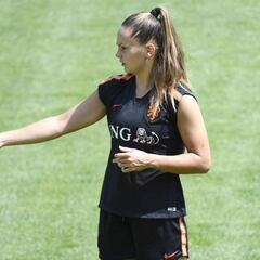 Martens, tocada en un dedo del pie, es duda para la gran final