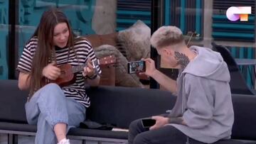 Hugo y Eva confirman su relación después de abandonar la Academia