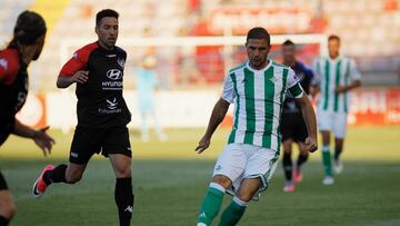 Joaqu&iacute;n, jugador del Betis, durante el partido ante el Extremadura.