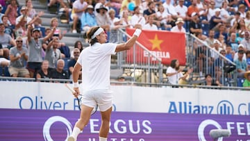 Feliciano López celebra un punto en su partido contra Thompson en el Mallorca Championships.