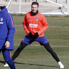 Sesión regenerativa de los titulares; Saúl mira al derbi