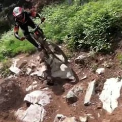 Espectaculares descensos 'en crudo' de Alex Marín