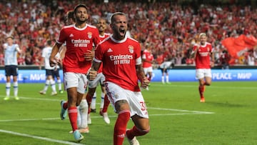 Lisbon (Portugal), 23/08/2022.- Benfica player Nicolas Otamendi celebrates after scoring a goal against Dynamo Kyiv during their 2nd leg match of the UEFA Champions League play-off round at the Luz stadium in Lisbon, Portugal, 23 August 2022. (Liga de Campeones, Lisboa) EFE/EPA/TIAGO PETINGA