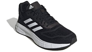 ¿Tienes el pie ancho? Estas cinco zapatillas de hombre y mujer son las más cómodas para ti