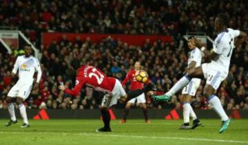 Mkhitaryan regala un golazo de taco en el 'Boxing Day'