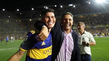 Miguel Russo y Jorman Campuzano en la celebraci&oacute;n del t&iacute;tulo de Boca Juniors.