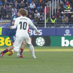 El precioso caño de Modric en el Huesca-Real Madrid