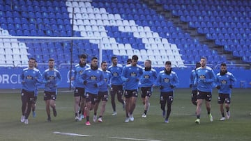 Entrenamiento Deportivo de La Coru&ntilde;a. grupo corriendo miku