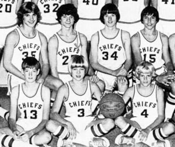 Un jovencísimo Brad Pitt, con el 3 en el pecho, cuando jugaba en el Kickapoo High School de Springfield en Missouri.