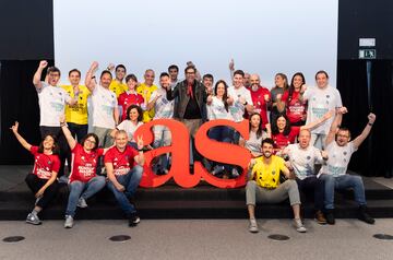 Los runners de AS con sus camisetas para la Zúrich Rock 'n' Roll Running Series Madrid. Jersey amarillo maratón,  gris media maratón y rojo 10 km.