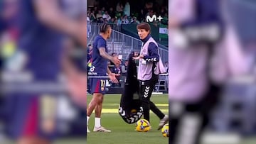 El arquero y extremo del Barcelona hicieron esto durante el calentamiento del fin de semana antes del partido contra Betis. Imágenes del Día Después.