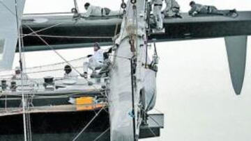 <b>RETOQUES. </b>El BMW Oracle ayer, en una salida de entrenamiento.