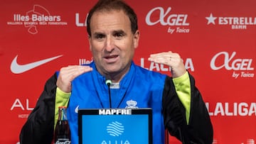 PALMA, 04/12/2025.-El entrenador del RCD Mallorca, Jagoba Arrasate, en la rueda de prensa previa al choque inaugural de la jornada 15 de LaLiga EA Sports frente al Oviedo, este jueves. EFE/ Cati Cladera