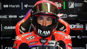 Le Mans (France), 12/05/2023.- Spanish rider Aleix Espargaro of Aprilia Racing team looks on during the second Free Practice session (FP2) of the French MotoGP Motorcycling Grand Prix race in Le Mans, France, 12 May 2023. (Motociclismo, Ciclismo, Francia) EFE/EPA/YOAN VALAT
