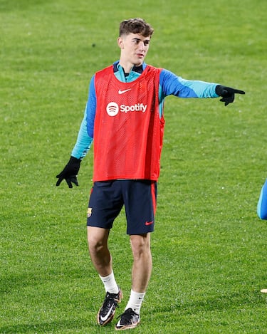 Gavi en un momento del entrenamiento previo a la final de la Supercopa.