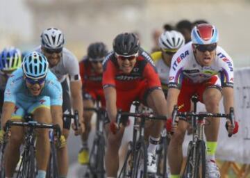 El ciclista noruego Alexander Kristoff, del equipo Katusha, en acción durante la segunda etapa de la Vuelta a Qatar, disputada entre Al Wakra y Al Khor Corniche, de 187,5 kilómetros.