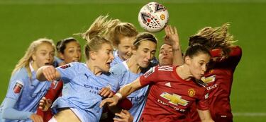 Derbi copero de alto voltaje en Manchester