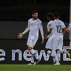 Francia vence en Islandia por la mínima