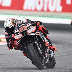 Bezzecchi y Fernández para el doblete de Aprilia