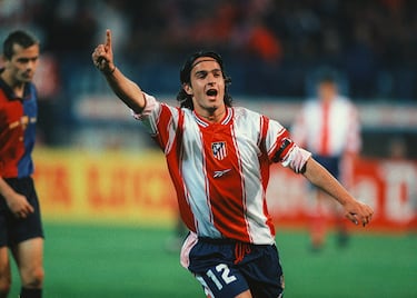 En el verano de 1999 fichó por el club rojiblanco. En su primer año como colchero el club descendió a Segunda División. Tras su segundo año en Segunda con el Atleti y no conseguir el ansiado ascenso se marchó al PAG.