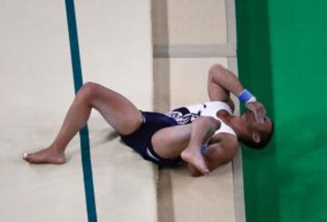 Así fué la lesión (fractura de tibia y peroné) del atleta francés Samir Ait Said durante la calificación de gimnasia artística en los juegos olímpicos de Rio 2016.