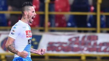 Hamsik celebra uno de sus goles al Bolonia.