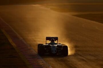 De momento , no. Pero lo parece al ver esta imagen del piloto mexicano Sergio Pérez, con el Force India, durante los tests de entrenamiento realizados en el Circuito de Montmeló. 