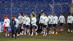 Los jugadores de la Selecci&oacute;n saltaron ayer por la tarde al c&eacute;sped del St. Jakob-Park para realizar el &uacute;ltimo entrenamiento antes del partido de esta noche ante Suiza.