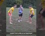 Juegan futbol con una bola de boliche y el resultado es hilarante