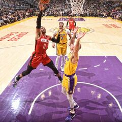 Los gigantes Lakers tampoco frenan a los pequeños Rockets