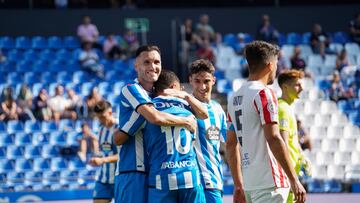 Lucas P¨¦rez, felicitando a Yeremay.