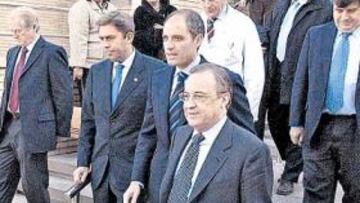 <b>EN VALENCIA. </b>Florentino y Francisco Camps en el hospital.