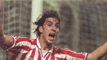 <b>REGRESO FRUSTADO.</b> Jon Pérez "Bolo" ha visto frustarse su regreso al Bilbao, debido a la negativa del Rayo a vender barato y a la renovación sorpresa de Urzaíz.