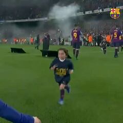 La tierna escena de Messi con sus hijos en plena celebración