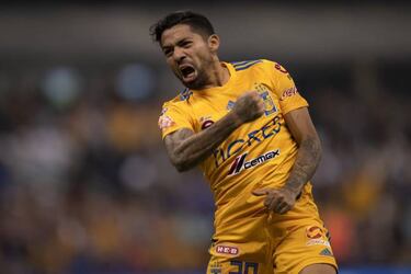 Javier Aquino le anota a Cruz Azul, celebra y besa escudo de Tigres